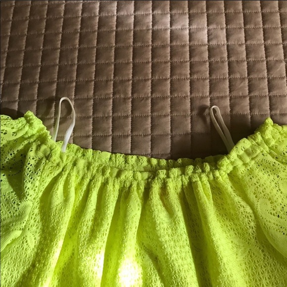 Lilly Pulitzer Marble Top - Picture 5 of 6